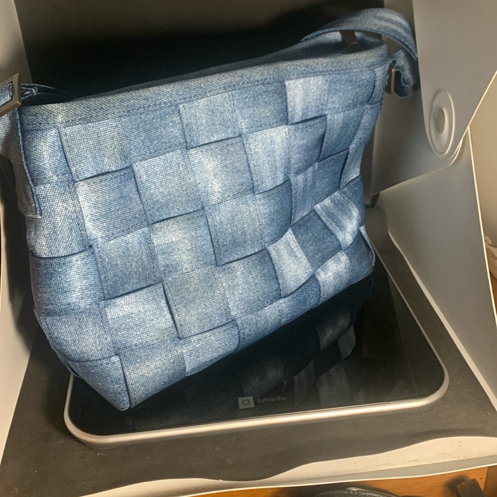 Harvey’s seatbelt purse